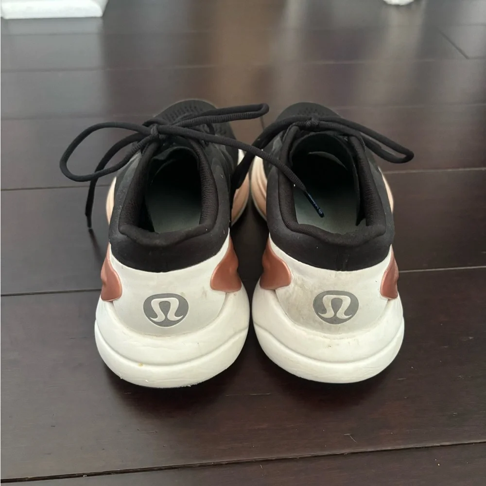 Lululemon blissful women's running shoe - Picture 4 of 6